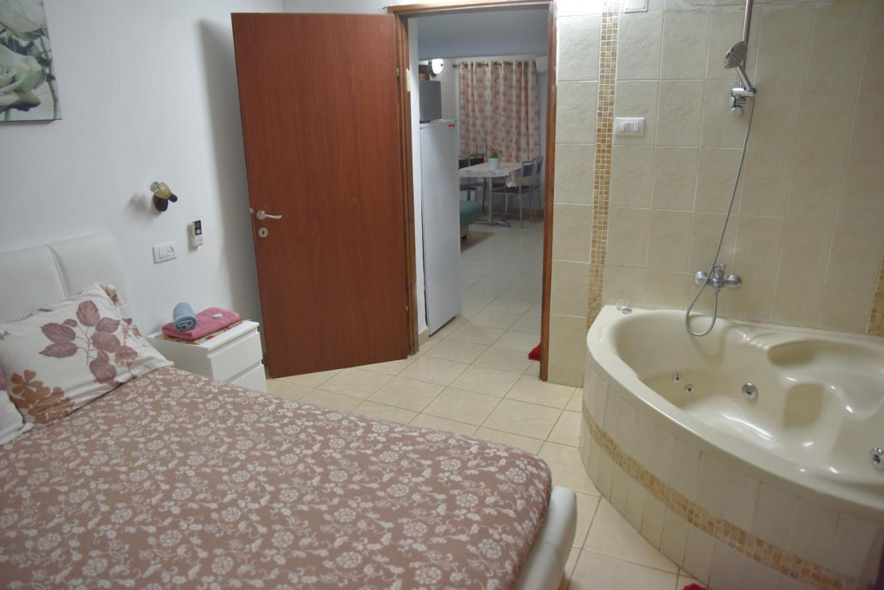 צימרים מעיין קצרין Qaşrīn Exteriör bild